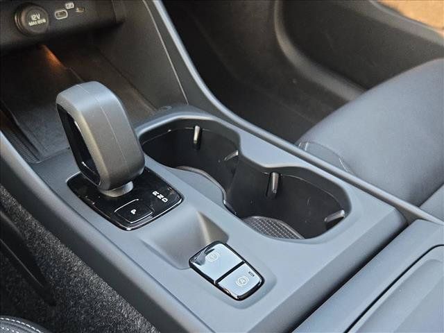 Used 2025 Volvo XC40 B5 Core AWD/4WD image 12
