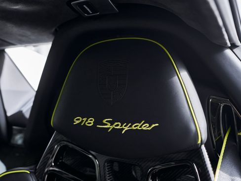 Used 2015 Porsche 918 Spyder w/Weissach Package image 60