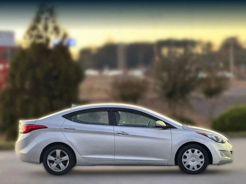 Used 2013 Hyundai Elantra GLS image 7