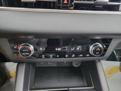 New 2025 Mitsubishi Outlander SE image 19