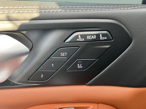 Used 2024 BMW X7 M60i image 17