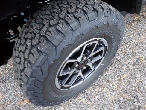 New 2026 Jeep Wrangler Unlimited Rubicon w/ Safety Group image 11