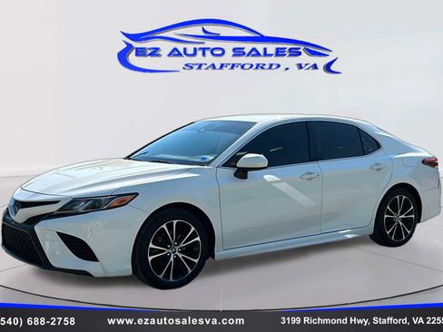 Used 2019 Toyota Camry SE FWD image 1