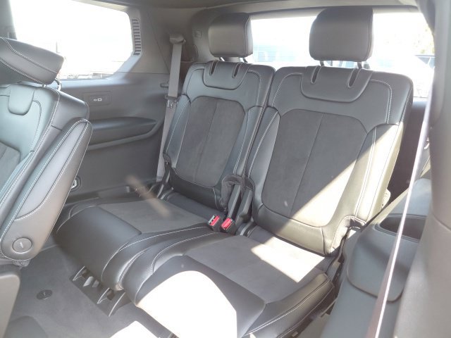 Used 2023 Jeep Grand Cherokee L Laredo RWD image 14