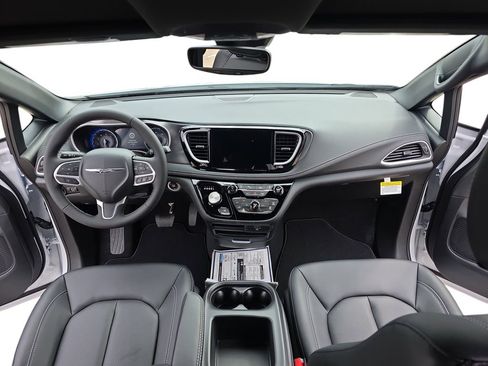 New 2026 Chrysler Pacifica Select image 9