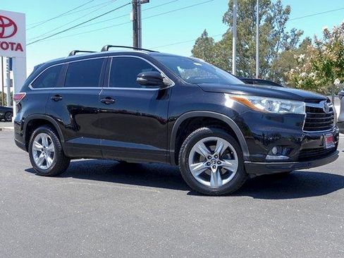 Used 2016 Toyota Highlander Limited Platinum FWD image 4