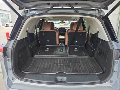 Used 2023 Nissan Pathfinder Platinum AWD/4WD image 15