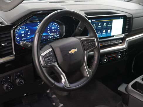 Used 2022 Chevrolet Silverado 1500 LT w/ Z71 Off-Road Package AWD/4WD image 19
