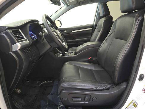 Used 2015 Toyota Highlander XLE AWD/4WD image 22