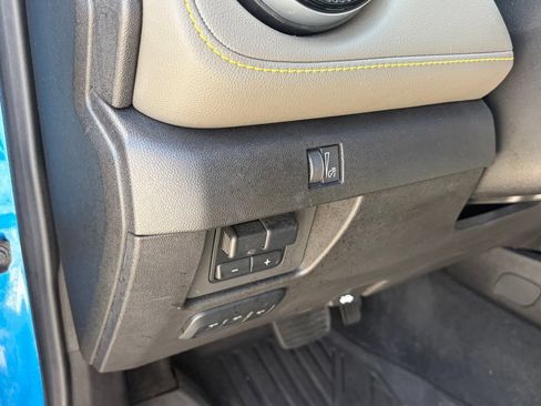 Used 2024 Chevrolet Colorado ZR2 w/ Technology Package AWD/4WD image 7