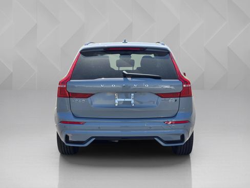 Certified 2025 Volvo XC60 B5 Plus AWD/4WD image 7