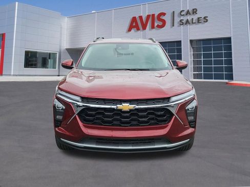 Used 2025 Chevrolet Trax LT w/ LT Convenience Package FWD image 10