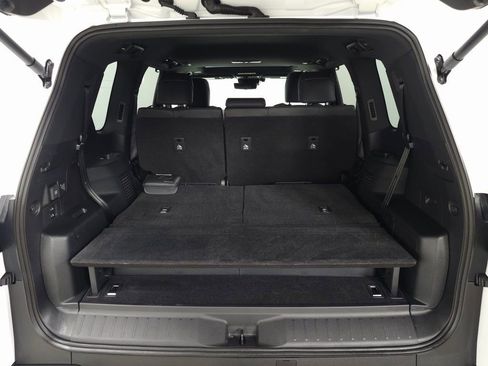 Used 2025 Lexus LX 700h F Sport image 6