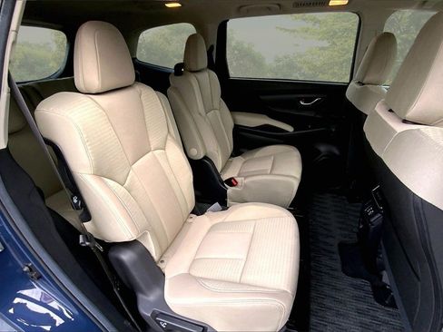 Used 2024 Subaru Ascent Premium w/ Convenience Package image 25