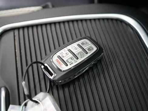 Used 2024 Chrysler Pacifica Limited image 39