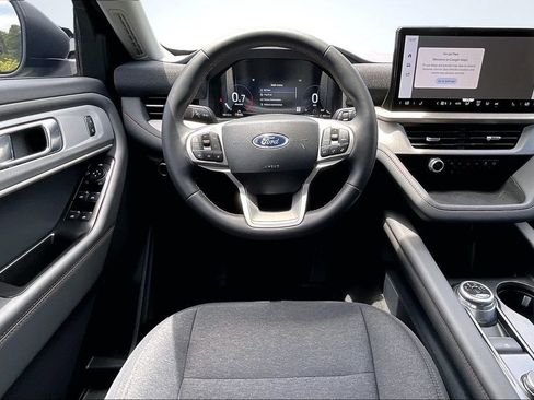 Used 2026 Ford Explorer Active RWD image 10