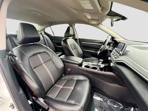 Used 2025 Nissan Altima 2.5 SR image 25