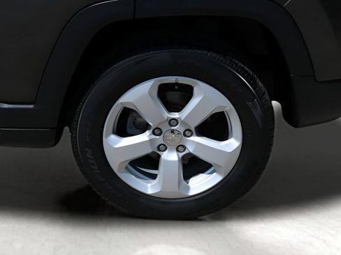 Used 2021 Jeep Compass Latitude w/ Driver Assistance Group AWD/4WD image 9