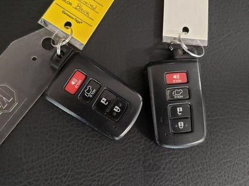 Used 2013 Toyota RAV4 Limited AWD/4WD image 26