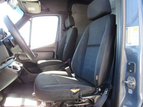 Used 2019 Mercedes-Benz Sprinter 170 image 26