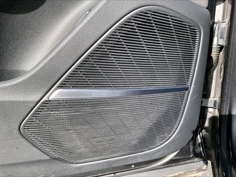 Used 2020 Audi RS Q8 w/ Carbon Optic Package image 38