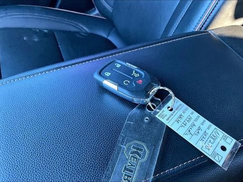 Used 2022 GMC Acadia AT4 w/ Technology Package image 32