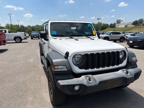 Used 2024 Jeep Wrangler Unlimited Sport AWD/4WD image 7