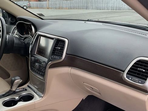 Used 2017 Jeep Grand Cherokee Limited image 41