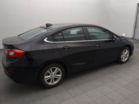 Used 2017 Chevrolet Cruze LT w/ Convenience Package FWD image 10