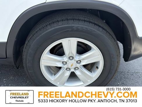 Used 2017 Chevrolet Trax LT w/ LT Convenience Package FWD image 12
