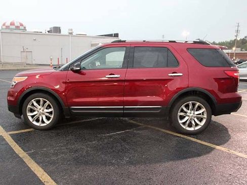 Used 2015 Ford Explorer XLT w/ Equipment Group 202A AWD/4WD image 7