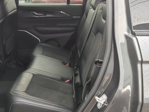 Used 2022 Jeep Grand Cherokee Altitude image 19