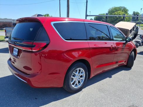 New 2027 Chrysler Pacifica Select FWD image 4