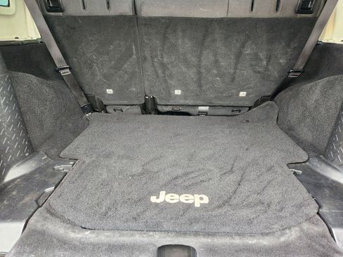 Used 2016 Jeep Wrangler Unlimited Rubicon w/ Max Tow Package AWD/4WD image 46