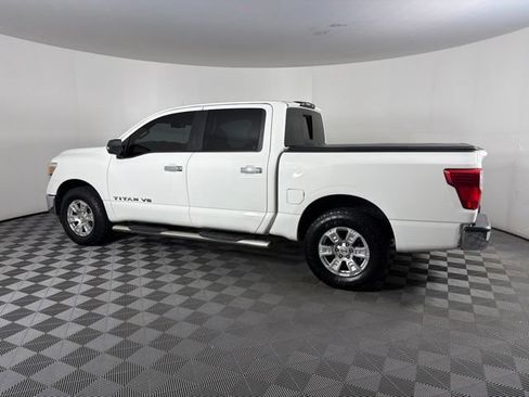 Used 2018 Nissan Titan SV AWD/4WD image 15