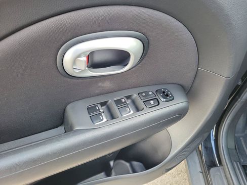 Used 2018 Kia Soul + FWD image 23
