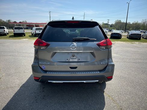 Used 2017 Nissan Rogue SL w/ SL Premium Package image 4