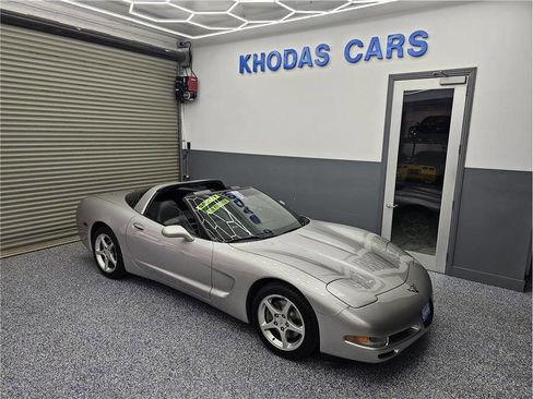 Used 2004 Chevrolet Corvette Coupe w/ Preferred Equipment Group image 18