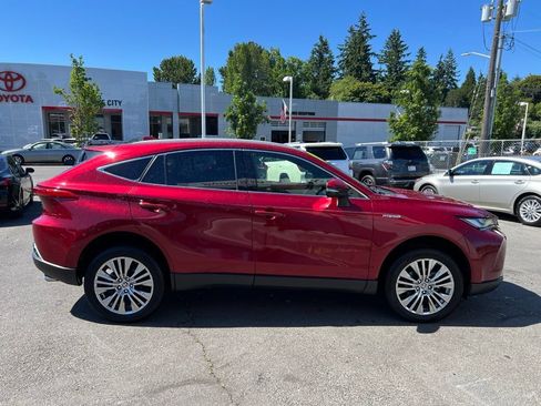 Used 2021 Toyota Venza XLE w/ Softex Package AWD/4WD image 3