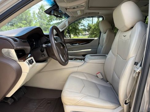 Used 2017 Cadillac Escalade Luxury RWD image 34