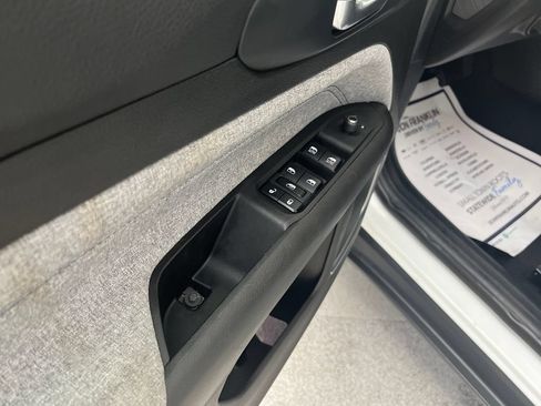 Used 2024 Jeep Compass Latitude AWD/4WD image 10