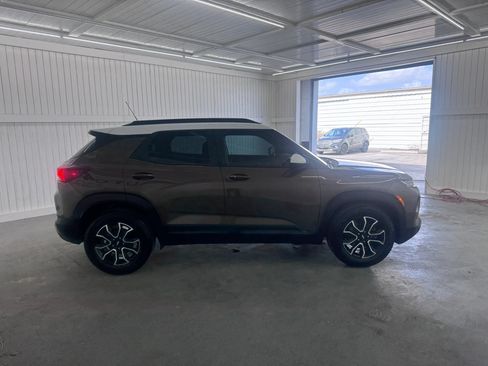 Used 2021 Chevrolet TrailBlazer ACTIV w/ Technology Package FWD image 4