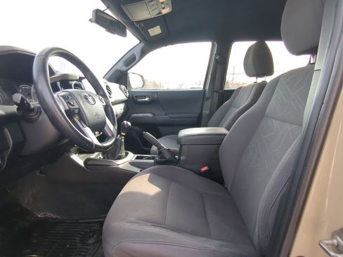 Used 2016 Toyota Tacoma TRD Off-Road image 12