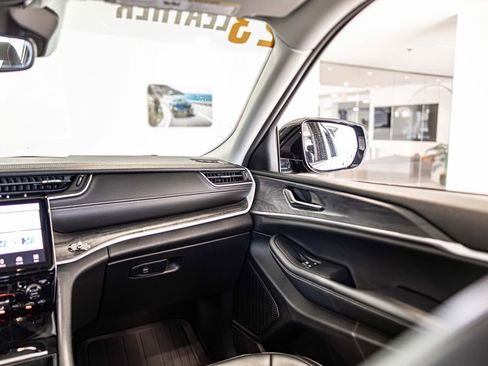 Used 2023 Jeep Grand Cherokee L Limited w/ Black Appearance Package image 41