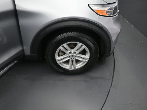 Used 2024 Ford Explorer XLT w/ Equipment Group 202A AWD/4WD image 11