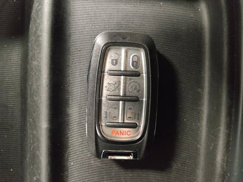 Used 2017 Chrysler Pacifica Touring-L image 32