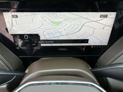 Used 2025 GMC Yukon Elevation image 11