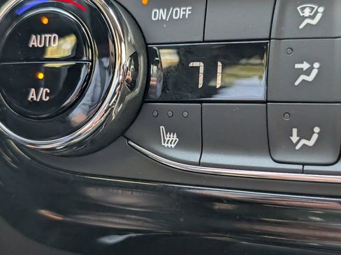 Used 2025 Chevrolet Trax RS w/ Driver Confidence Package image 30