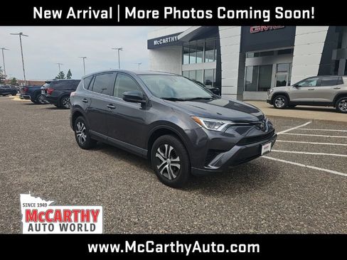 Used 2018 Toyota RAV4 LE AWD/4WD image 1