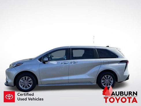 Certified 2025 Toyota Sienna LE FWD image 4